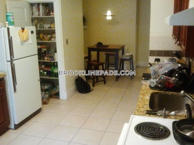 Brookline 2 Beds 1 Bath  Boston University - $4,200