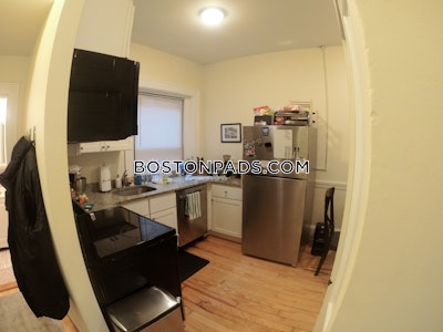 Brookline Renovated 1 Bed 1 bath available 9/1 on Beacon St in Brookline!!   Coolidge Corner - $2,900