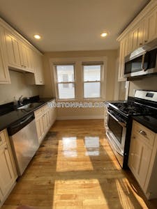 Somerville Newly Renovated 4 Bed 1 bath Available 3/1/21 on Gordon St !  West Somerville/ Teele Square - $4,000