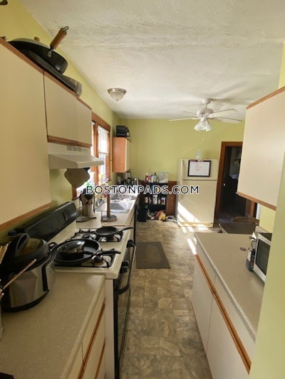 Medford 3 Bed, 1 Bath Unit  Tufts - $3,900